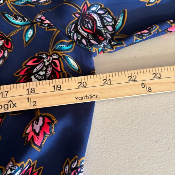 Express Womens Size Medium Blue Floral Button Tab Sleeves Tie Neck Casual Blouse - Picture 5 of 10